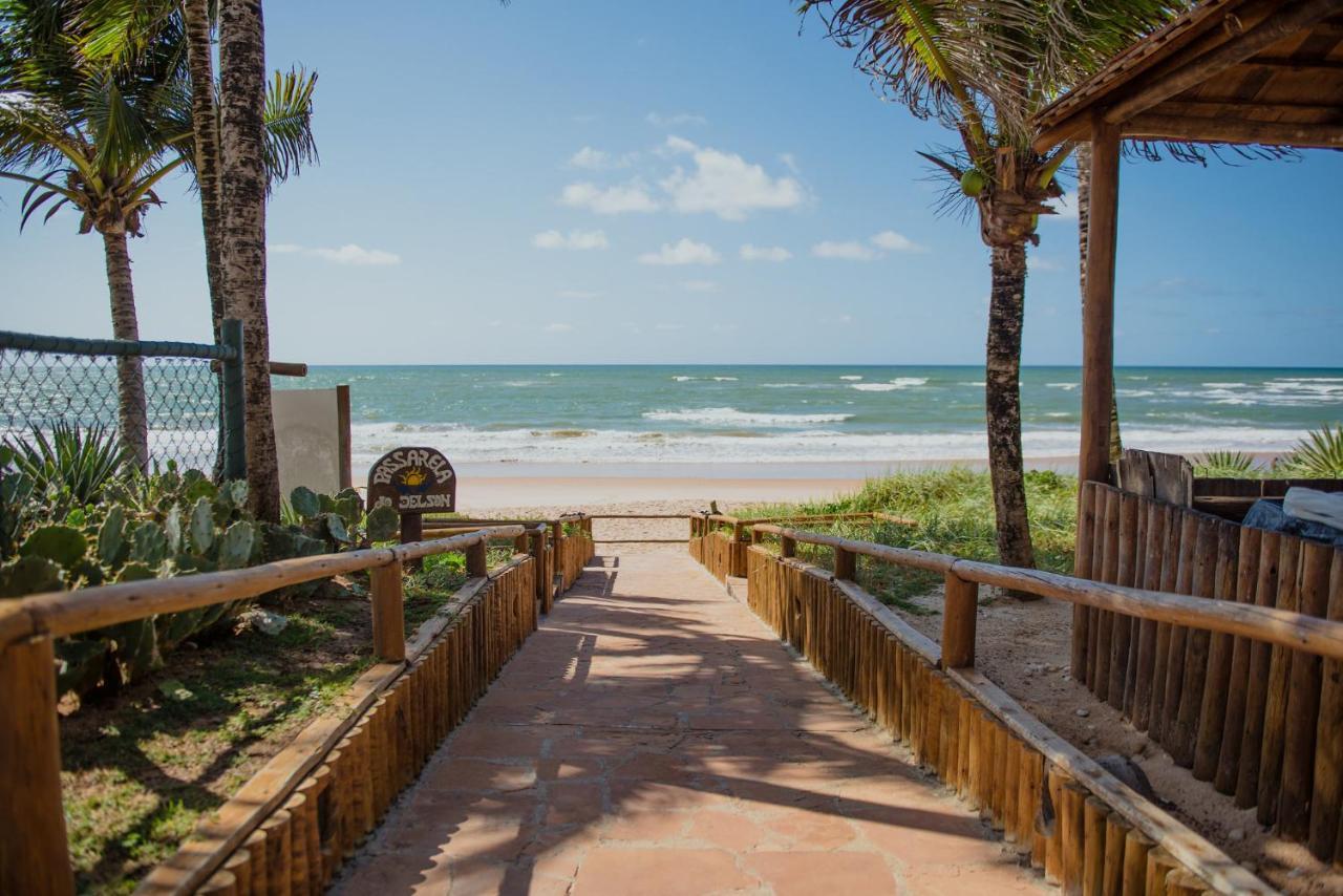 Flat Guarajuba Beira Da Praia Pe Na Areia Exterior foto