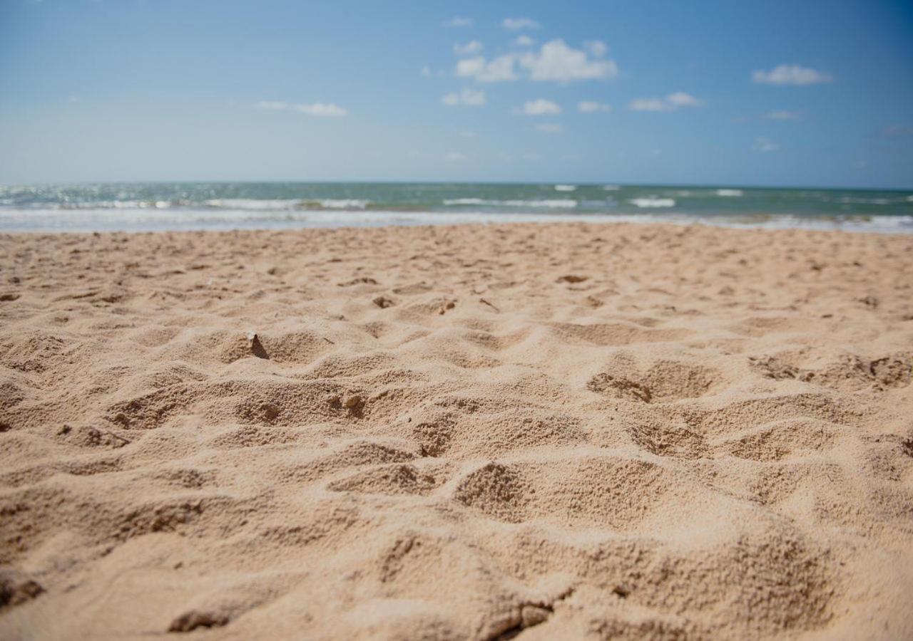 Flat Guarajuba Beira Da Praia Pe Na Areia Exterior foto
